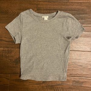 grey short sleeve top
